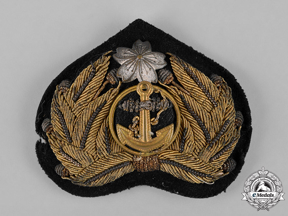 japan,_empire._a_naval_officer_summer_uniform_visor_cap_insignia_c19-5301