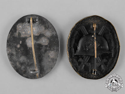 germany,_wehrmacht._a_pair_of_second_war_period_wound_badges_c19-542