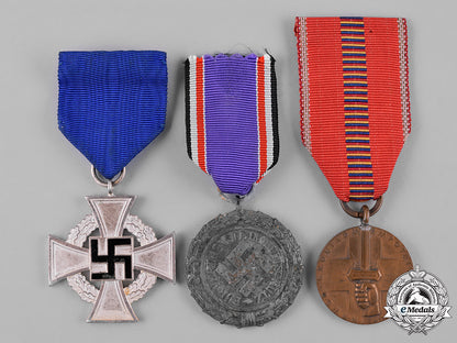 germany,_third_reich._a_lot_of_three_second_war_period_medals_c19-561