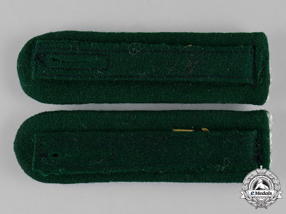 germany,_heer._a_set_of28_th_jäger_division_oberleutnant’s_shoulder_boards_c19-5628