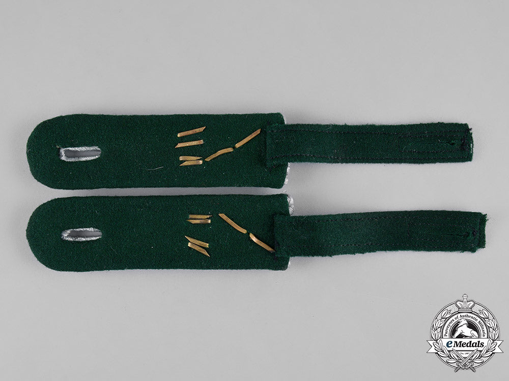 germany,_heer._a_set_of28_th_jäger_division_oberleutnant’s_shoulder_boards_c19-5629