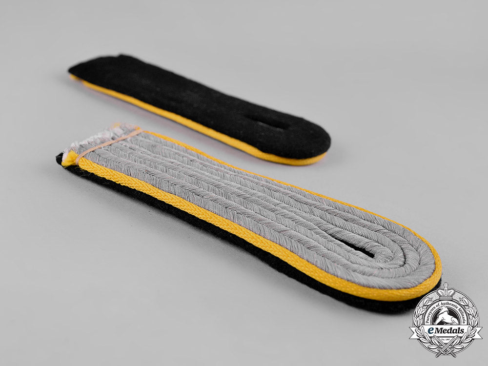 germany,_ss._a_set_of_cavalry_untersturmführer_shoulder_boards_c19-5639