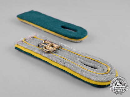 germany,_heer._a_set_of_field_postal_service_leutnant’s_shoulder_boards_c19-5642