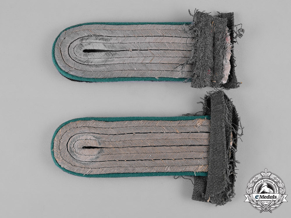 germany,_heer._a_set_of_gebirgsjäger_leutnant’s_rank_insignia_c19-5666