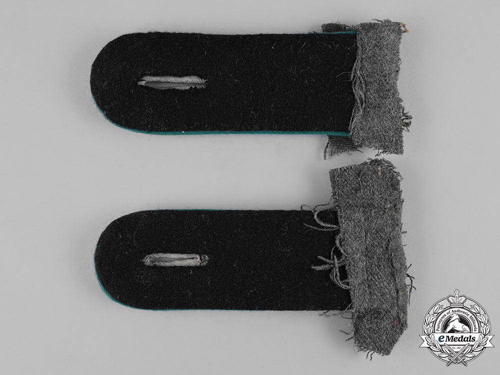 germany,_heer._a_set_of_gebirgsjäger_leutnant’s_rank_insignia_c19-5667
