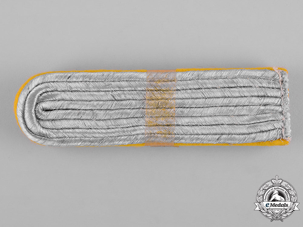 germany,_luftwaffe._a_pair_of_flight_lieutenant_rank_shoulder_boards&_collar_tabs_c19-576_2_1