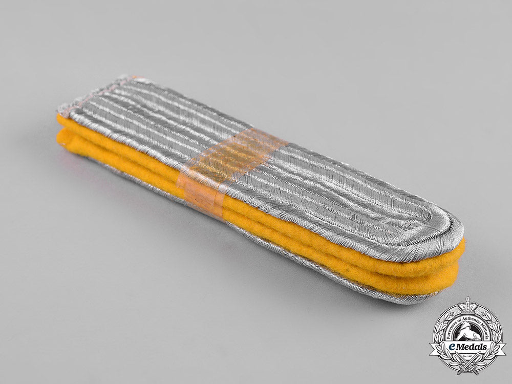 germany,_luftwaffe._a_pair_of_flight_lieutenant_rank_shoulder_boards&_collar_tabs_c19-578_2_1