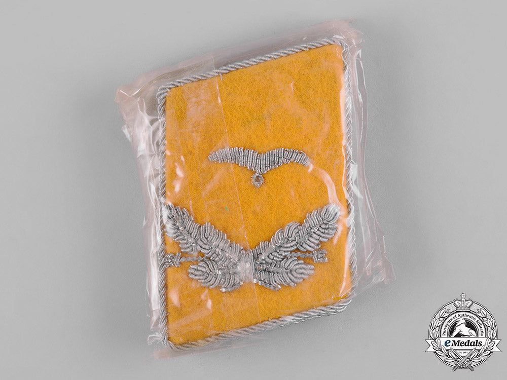 germany,_luftwaffe._a_pair_of_flight_lieutenant_rank_shoulder_boards&_collar_tabs_c19-582_2_1