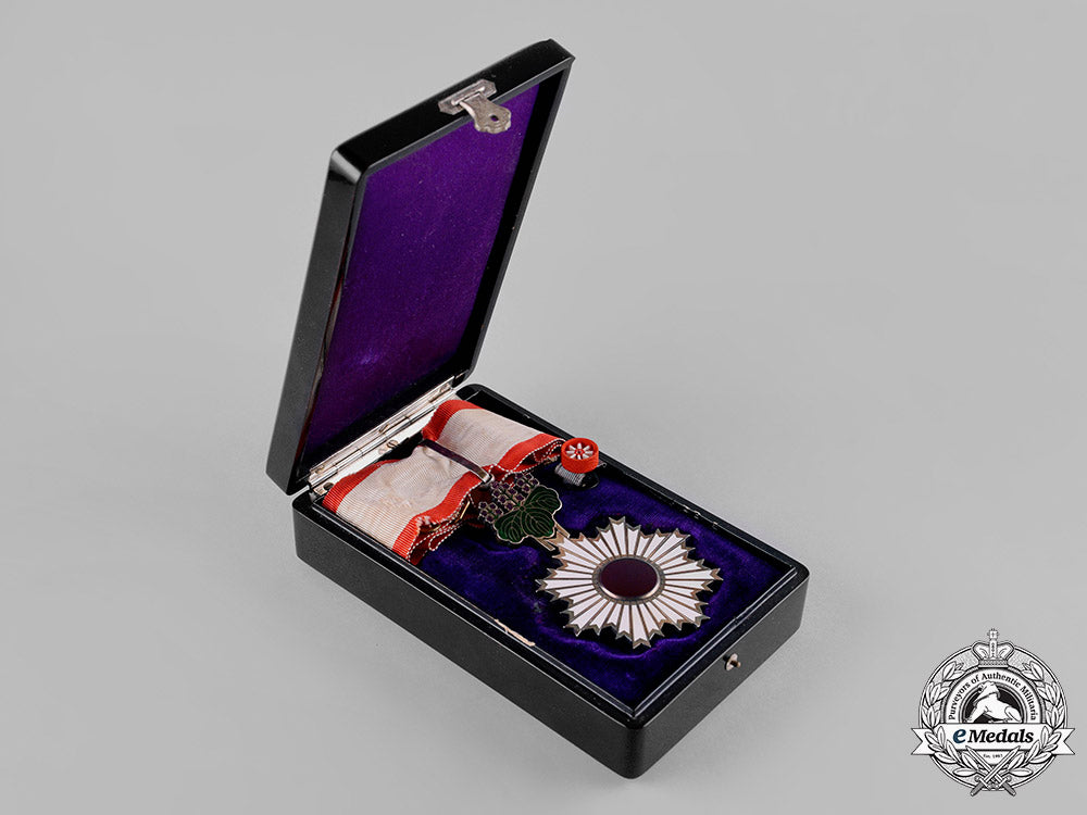 japan,_empire._an_order_of_the_rising_sun,_iii_class_c.1920_c19-6061_1_1