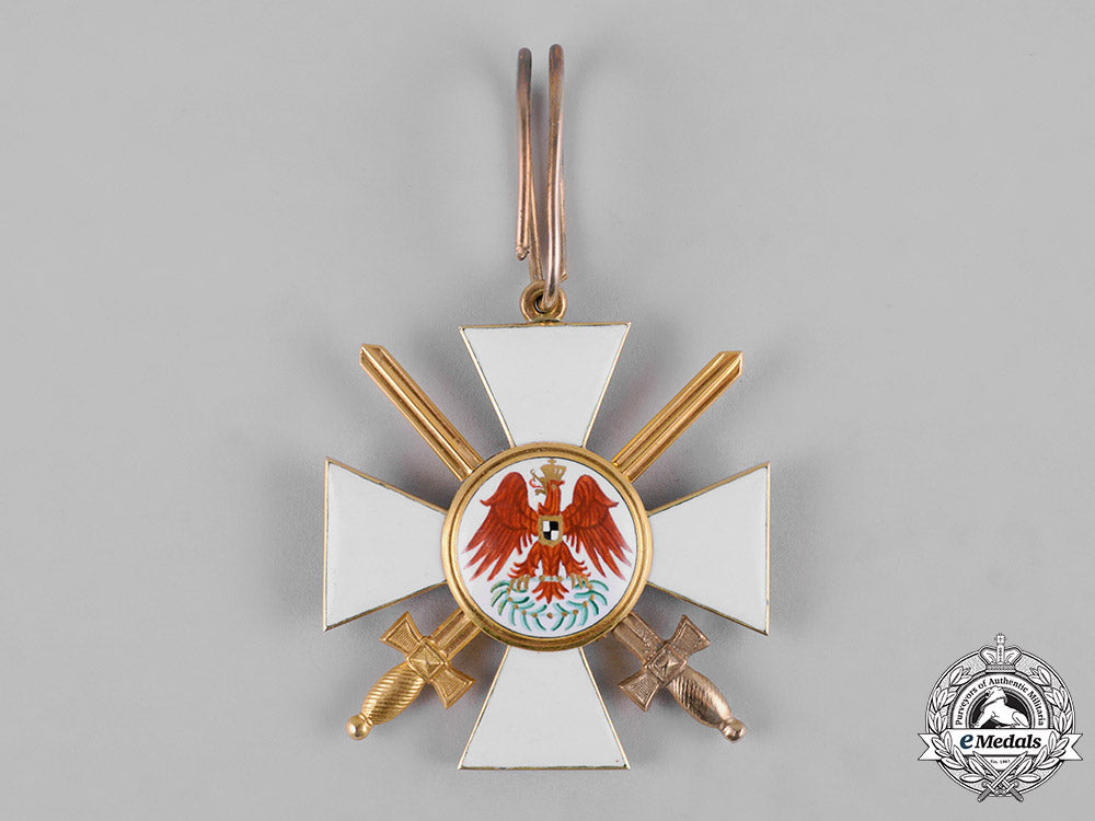 prussia._an_order_of_the_red_eagle_in_gold,_military_division,_ii_class_with_swords,_by_wagner,_c.1915_c19-6074