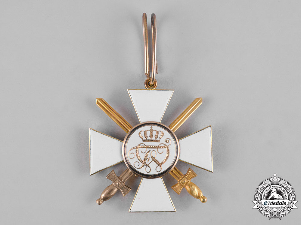 prussia._an_order_of_the_red_eagle_in_gold,_military_division,_ii_class_with_swords,_by_wagner,_c.1915_c19-6075