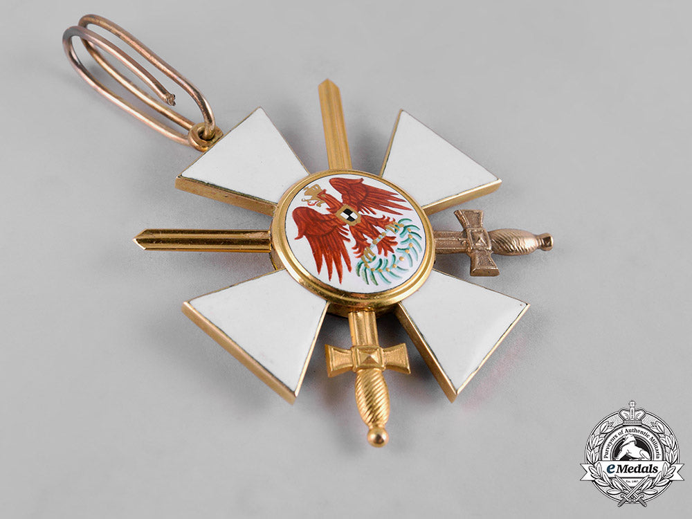 prussia._an_order_of_the_red_eagle_in_gold,_military_division,_ii_class_with_swords,_by_wagner,_c.1915_c19-6076