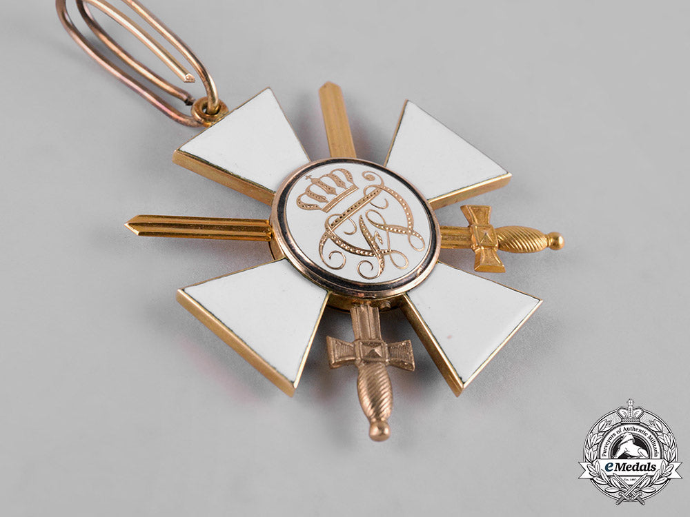 prussia._an_order_of_the_red_eagle_in_gold,_military_division,_ii_class_with_swords,_by_wagner,_c.1915_c19-6077