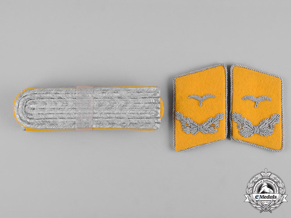 germany,_luftwaffe._a_pair_of_flight_lieutenant_rank_shoulder_boards_and_collar_tabs_c19-623