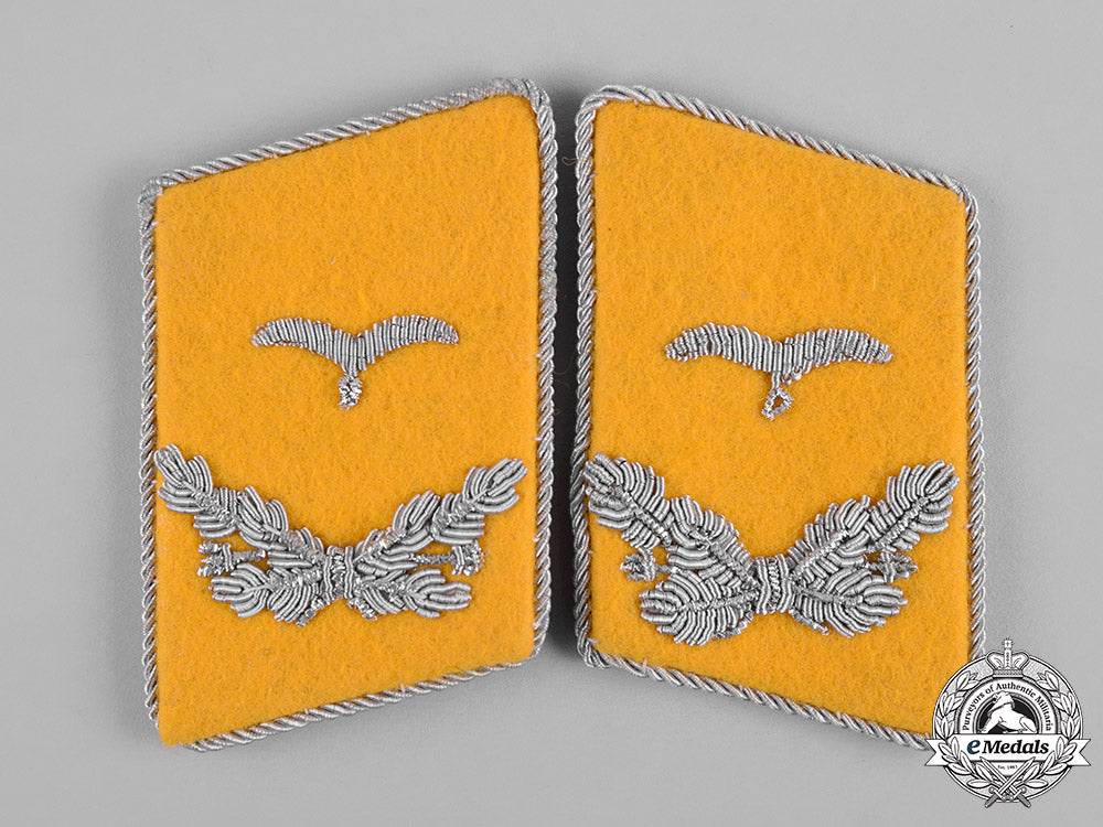 germany,_luftwaffe._a_pair_of_flight_lieutenant_rank_shoulder_boards_and_collar_tabs_c19-624