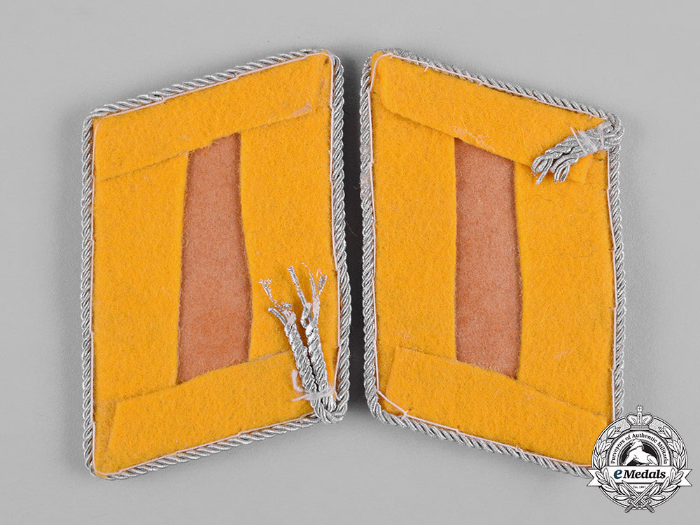 germany,_luftwaffe._a_pair_of_flight_lieutenant_rank_shoulder_boards_and_collar_tabs_c19-625