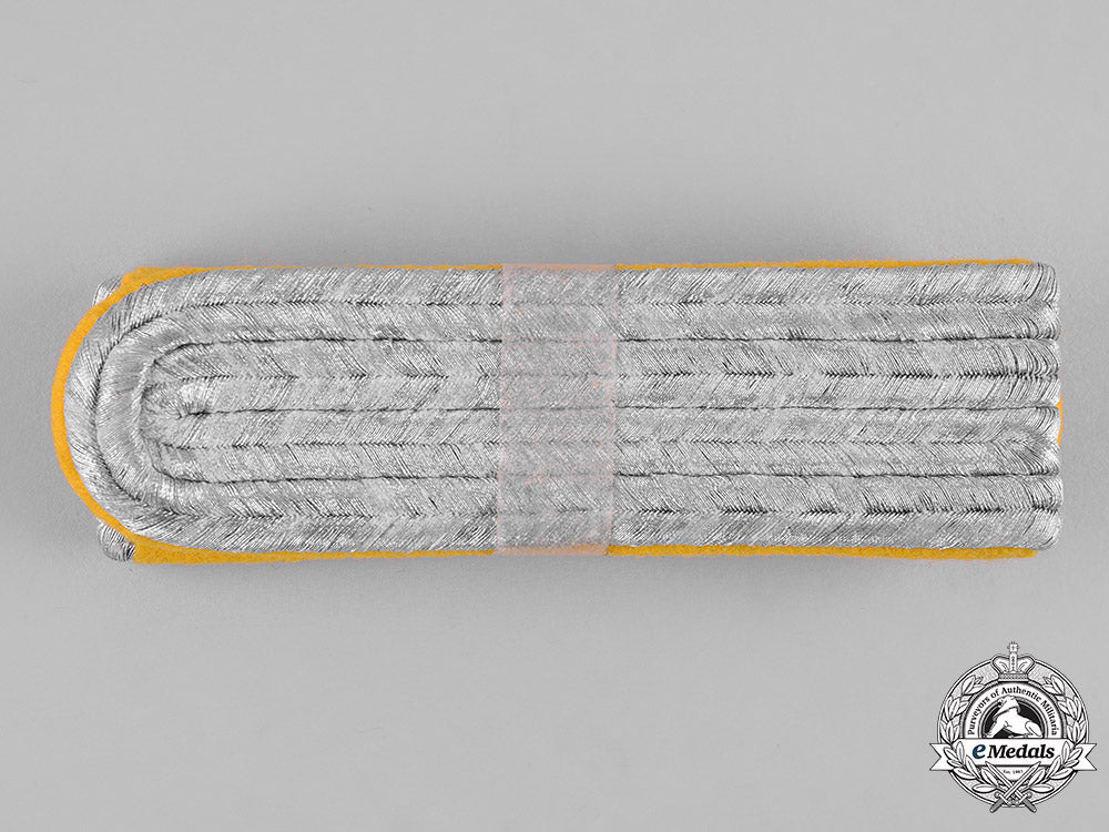 germany,_luftwaffe._a_pair_of_flight_lieutenant_rank_shoulder_boards_and_collar_tabs_c19-627