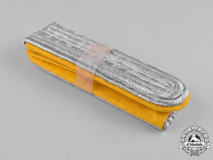 germany,_luftwaffe._a_pair_of_flight_lieutenant_rank_shoulder_boards_and_collar_tabs_c19-629