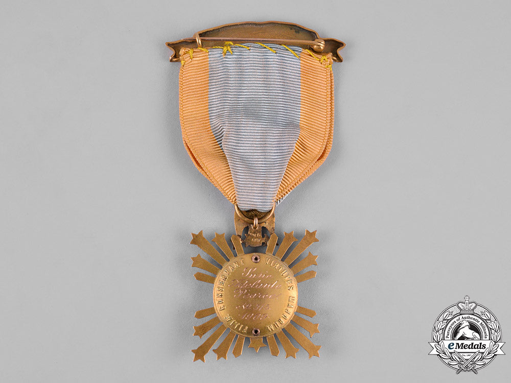 united_states._an_american_society_of_the_colonial_dames_badge,_named_to_susie_adelaide_pearce_c19-6565_1_1