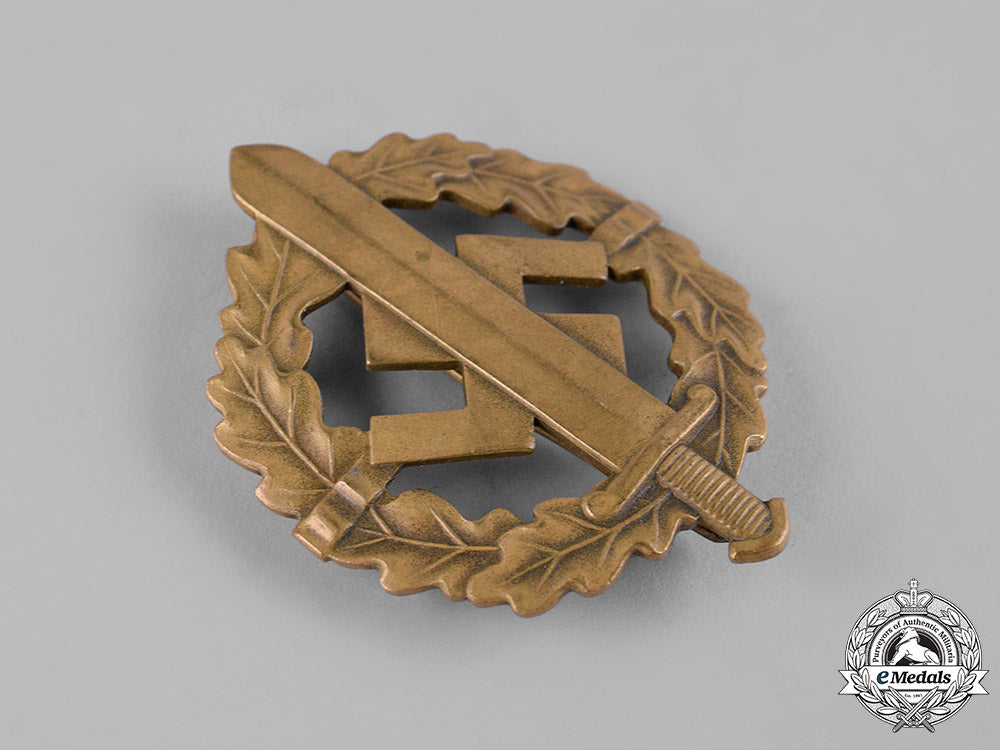 germany,_third_reich._a_pair_of_third_reich_merit_badges_c19-7448