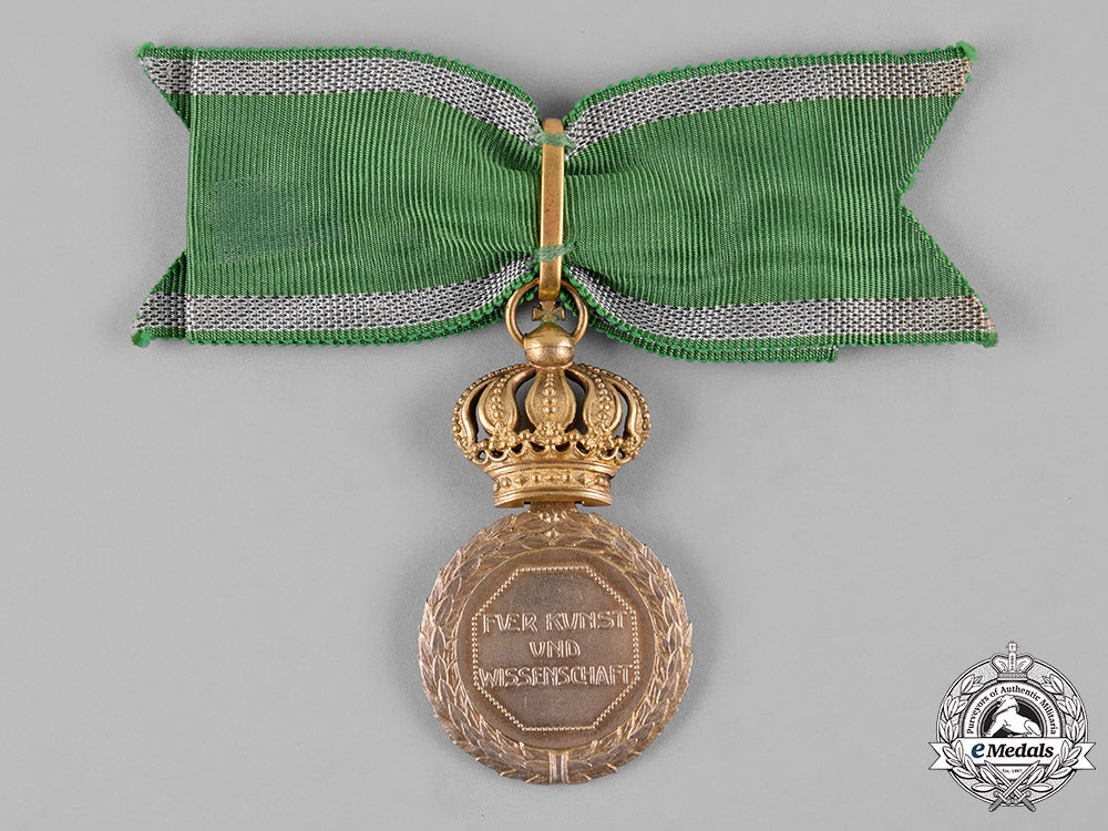 saxe-_coburg_and_gotha,_kingdom._a_golden_merit_medal_for_art_and_science_with_crown_c19-7552_1