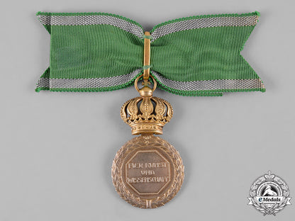 saxe-_coburg_and_gotha,_kingdom._a_golden_merit_medal_for_art_and_science_with_crown_c19-7552_1