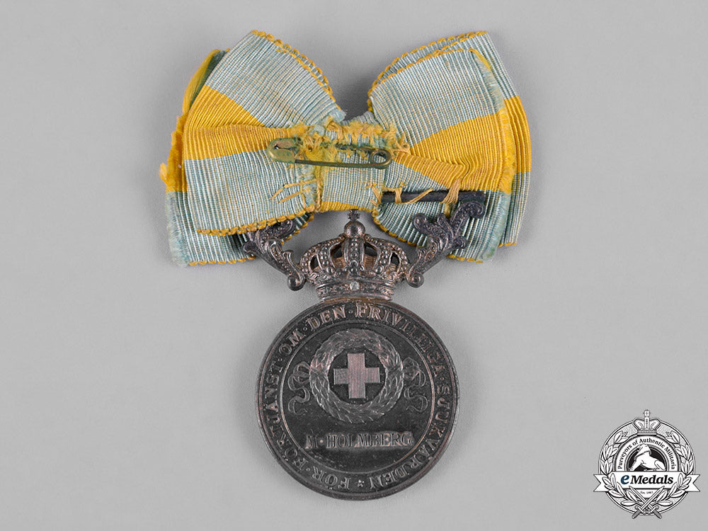 sweden,_kingdom._a_red_cross_merit_medal_for_voluntary_health_care,_ii_class_silver_grade,_c.1920_c19-7762_1_1_1