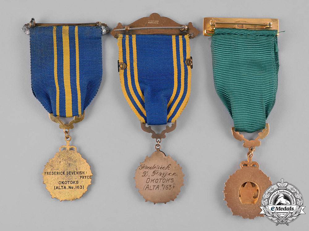united_kingdom._a_lot_of_ten_badges_and_medals_c19-7889