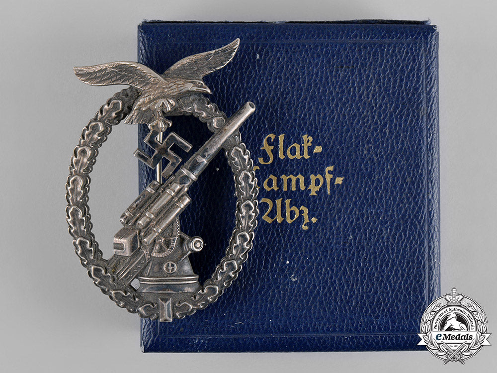 germany,_luftwaffe._a_flak_badge_with_case_of_issue_c19-801_2