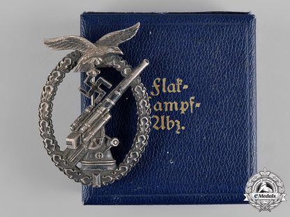 germany,_luftwaffe._a_flak_badge_with_case_of_issue_c19-801_2