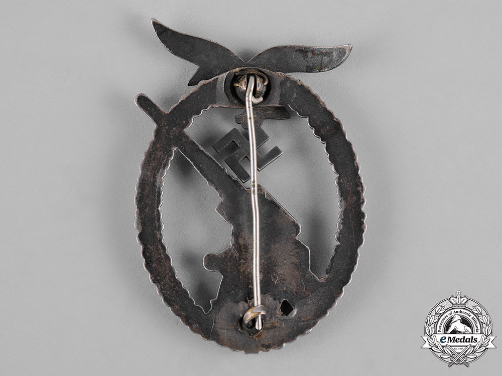 germany,_luftwaffe._a_flak_badge_with_case_of_issue_c19-803_2