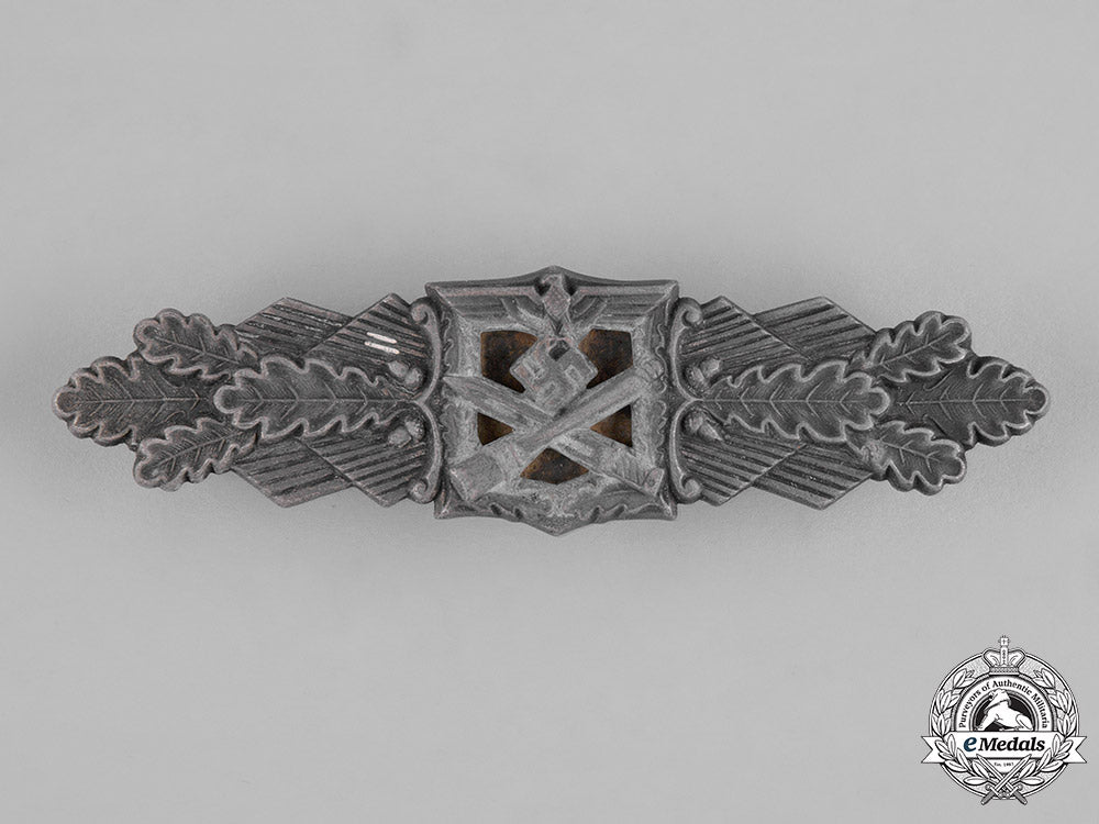 germany,_wehrmacht._a_close_combat_clasp,_silver_grade,_by_friedrich_linden_c19-8073_2_1_1