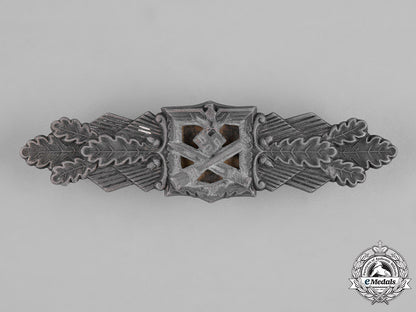germany,_wehrmacht._a_close_combat_clasp,_silver_grade,_by_friedrich_linden_c19-8073_2_1_1