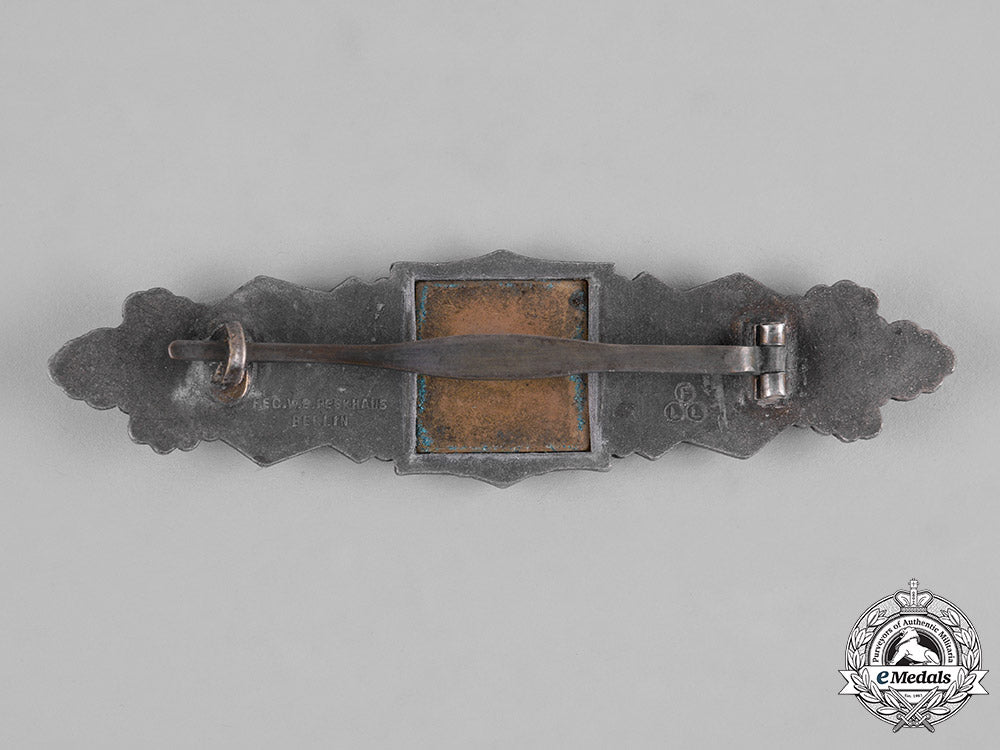 germany,_wehrmacht._a_close_combat_clasp,_silver_grade,_by_friedrich_linden_c19-8074_2_1_1