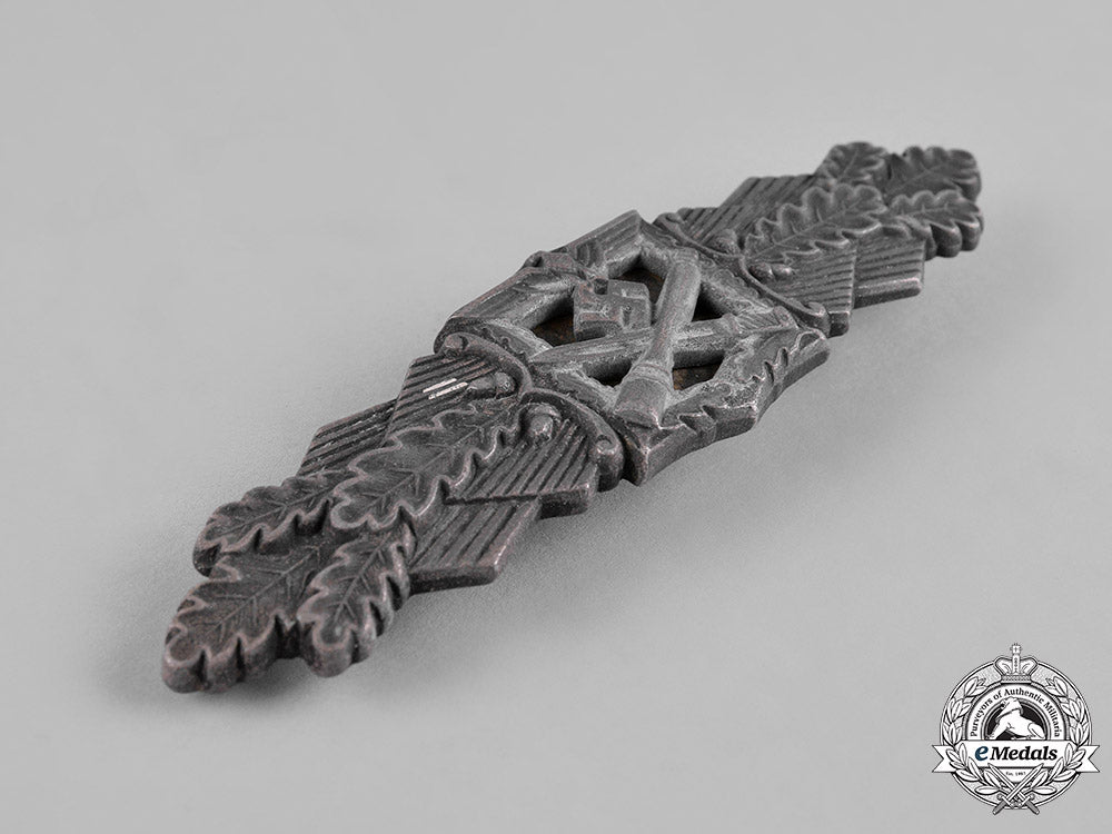 germany,_wehrmacht._a_close_combat_clasp,_silver_grade,_by_friedrich_linden_c19-8075_2_1_1