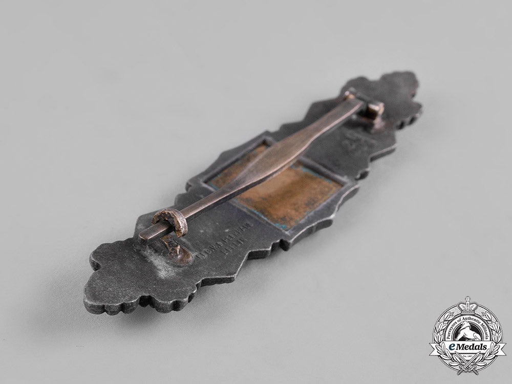 germany,_wehrmacht._a_close_combat_clasp,_silver_grade,_by_friedrich_linden_c19-8076_2_1_1