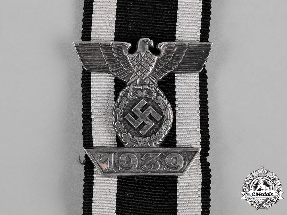 germany,_wehrmacht._a_clasp_to_the1939_iron_cross,_ii_class,_type_ii_c19-8087