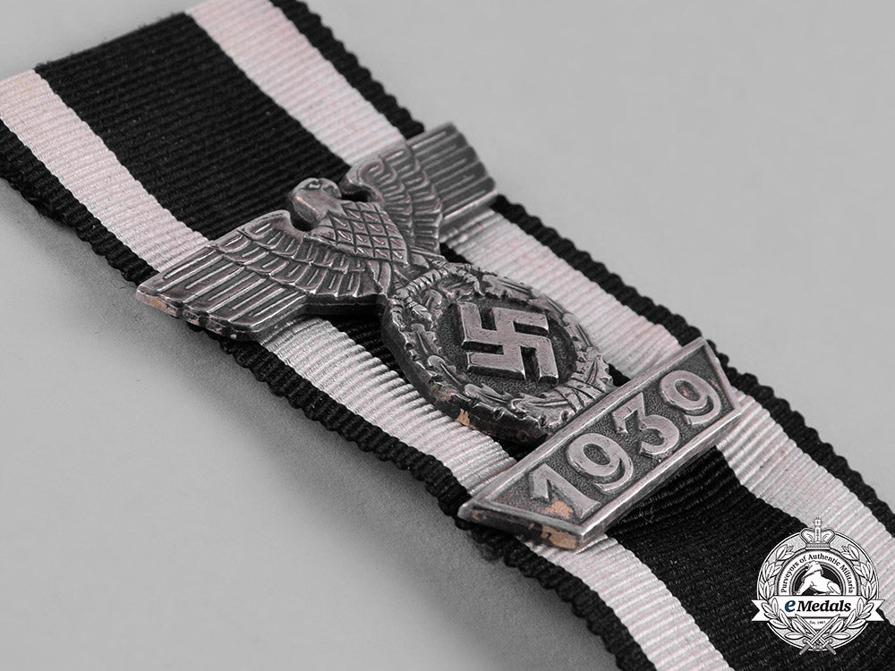 germany,_wehrmacht._a_clasp_to_the1939_iron_cross,_ii_class,_type_ii_c19-8089