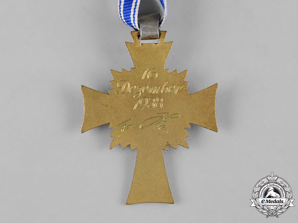 germany,_third_reich._an_honour_cross_of_the_german_mother_in_gold_c19-8109_1