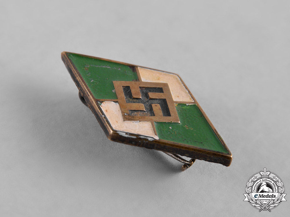 germany,_hj._a_membership_badge_c19-814