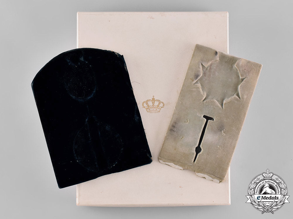 europe._a_lot_of_award_cartons&_medal_beds_c19-8285_2