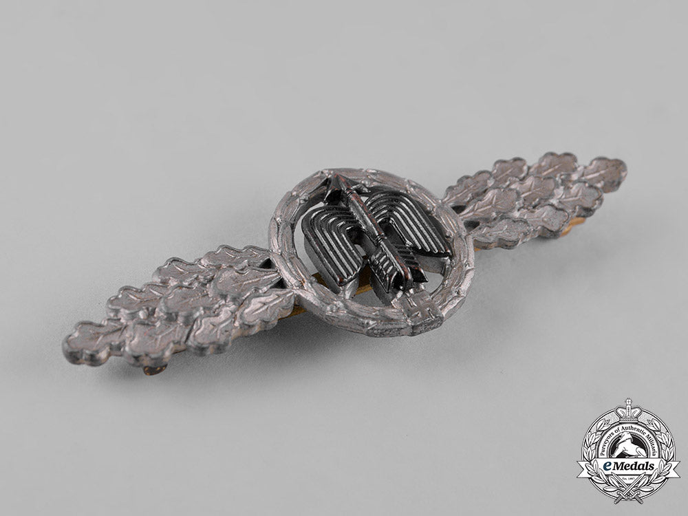 germany,_luftwaffe._a_short_range_day_fighter_clasp,_silver_grade,_by_gustav_hermann_osang_c19-8442_1