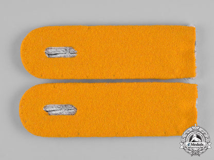 germany,_luftwaffe._a_pair_of_flight_lieutenant_rank_shoulder_boards_and_collar_tabs_c19-8501