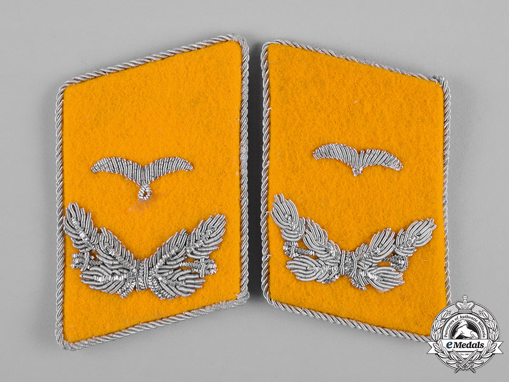germany,_luftwaffe._a_pair_of_flight_lieutenant_rank_shoulder_boards_and_collar_tabs_c19-8502
