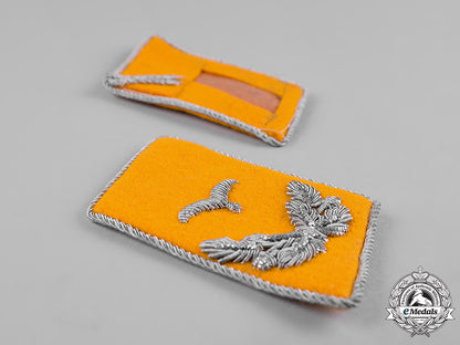 germany,_luftwaffe._a_pair_of_flight_lieutenant_rank_shoulder_boards_and_collar_tabs_c19-8504
