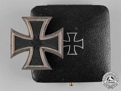 germany,_wehrmacht._a1939_iron_cross,_i_class,_with_case_c19-8508