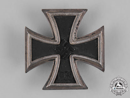 germany,_wehrmacht._a1939_iron_cross,_i_class,_with_case_c19-8509