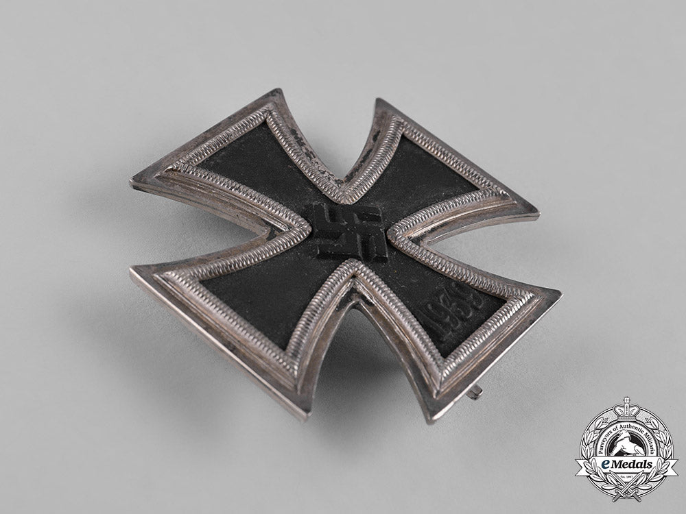 germany,_wehrmacht._a1939_iron_cross,_i_class,_with_case_c19-8511