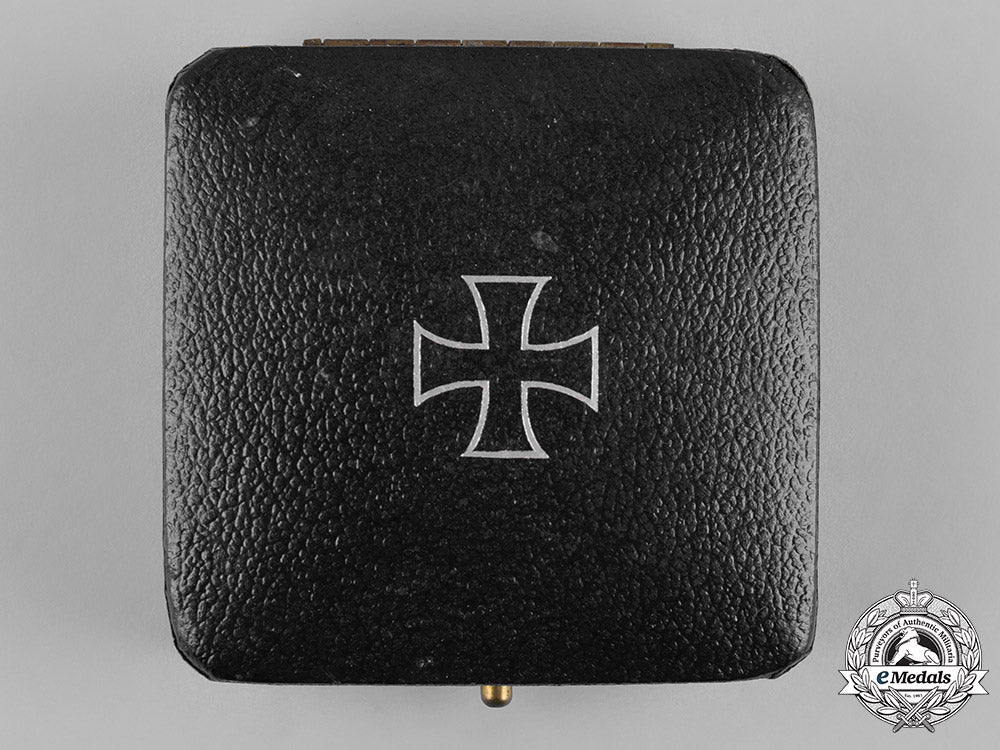 germany,_wehrmacht._a1939_iron_cross,_i_class,_with_case_c19-8515