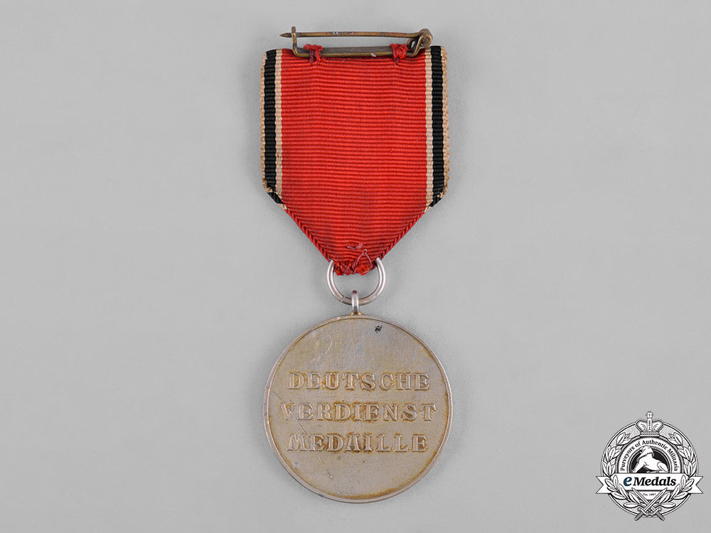 germany,_third_reich._an_order_of_the_german_eagle,_merit_medal_in_silver,_by_the_official_berlin_mint_c19-8522_2_1_2_1_2